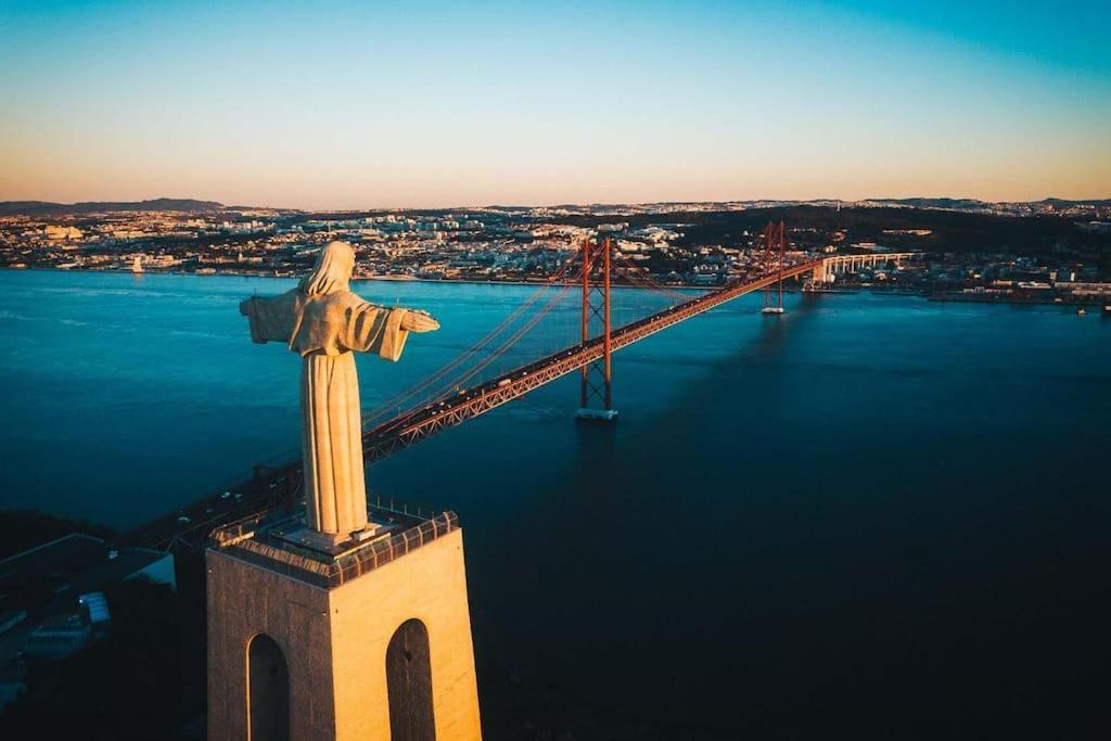 Lisbon Tagus River - Almada Eksteriør billede